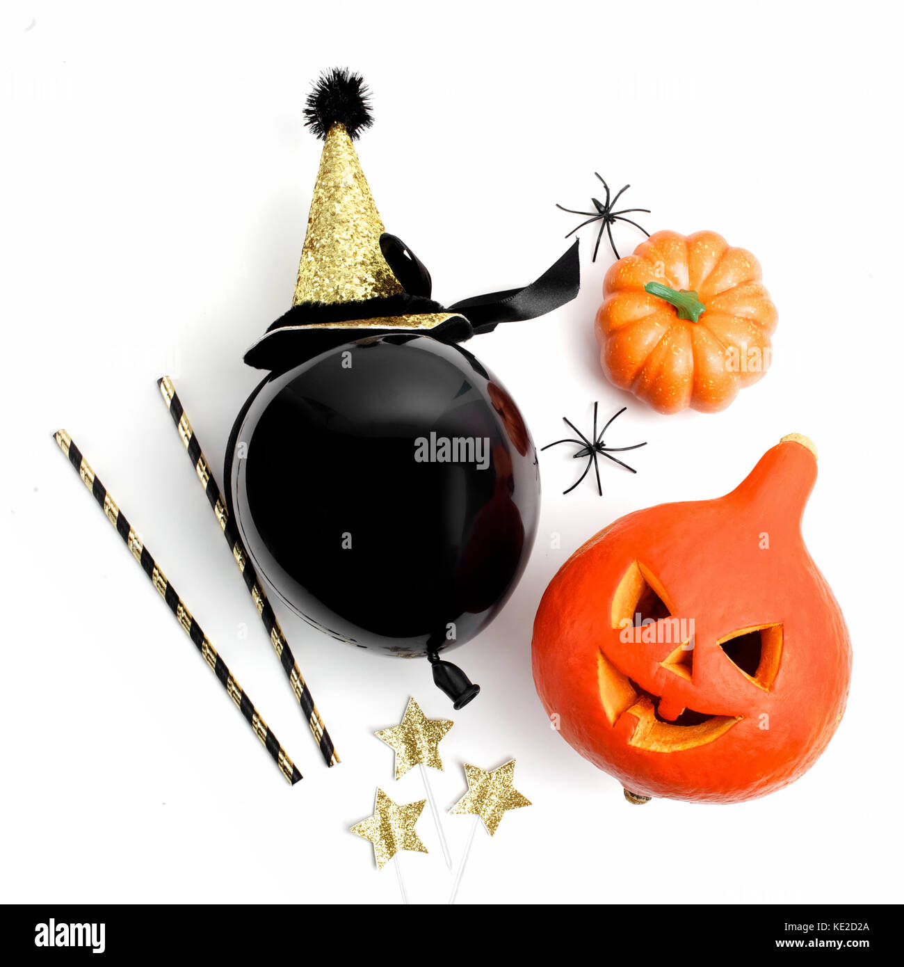 Halloween Party Dekoration auf einem weißen Hintergrund. Flach Stockfoto