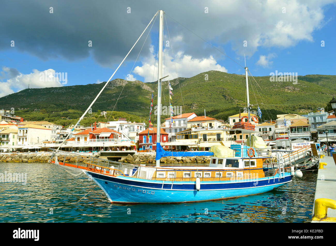 Marco Polo touristische Schiff in den Hafen von Paxos Stockfoto