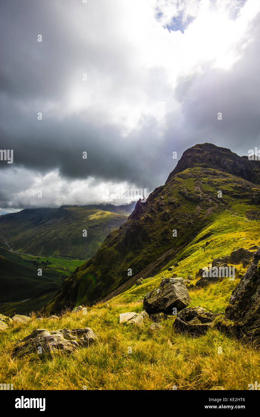 Yewbarrow, Wasdale, Lake District. Krallenartige Gesteinsbildung. Dore Head Einbaubohlen. Cumbria. Herrlicher Aussichtspunkt im Lake District für Scafell/Scafell Pike Stockfoto