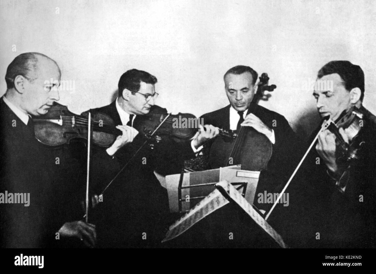 Die Budapester Streichquartett - Anzeige für das Quartett mit Joseph Roisman (Violine), Jac Gorodetzky (Violine), Boris Kroyt (Viola) und Mischa Schneider (Violoncello), 1952 Musical America. Stockfoto