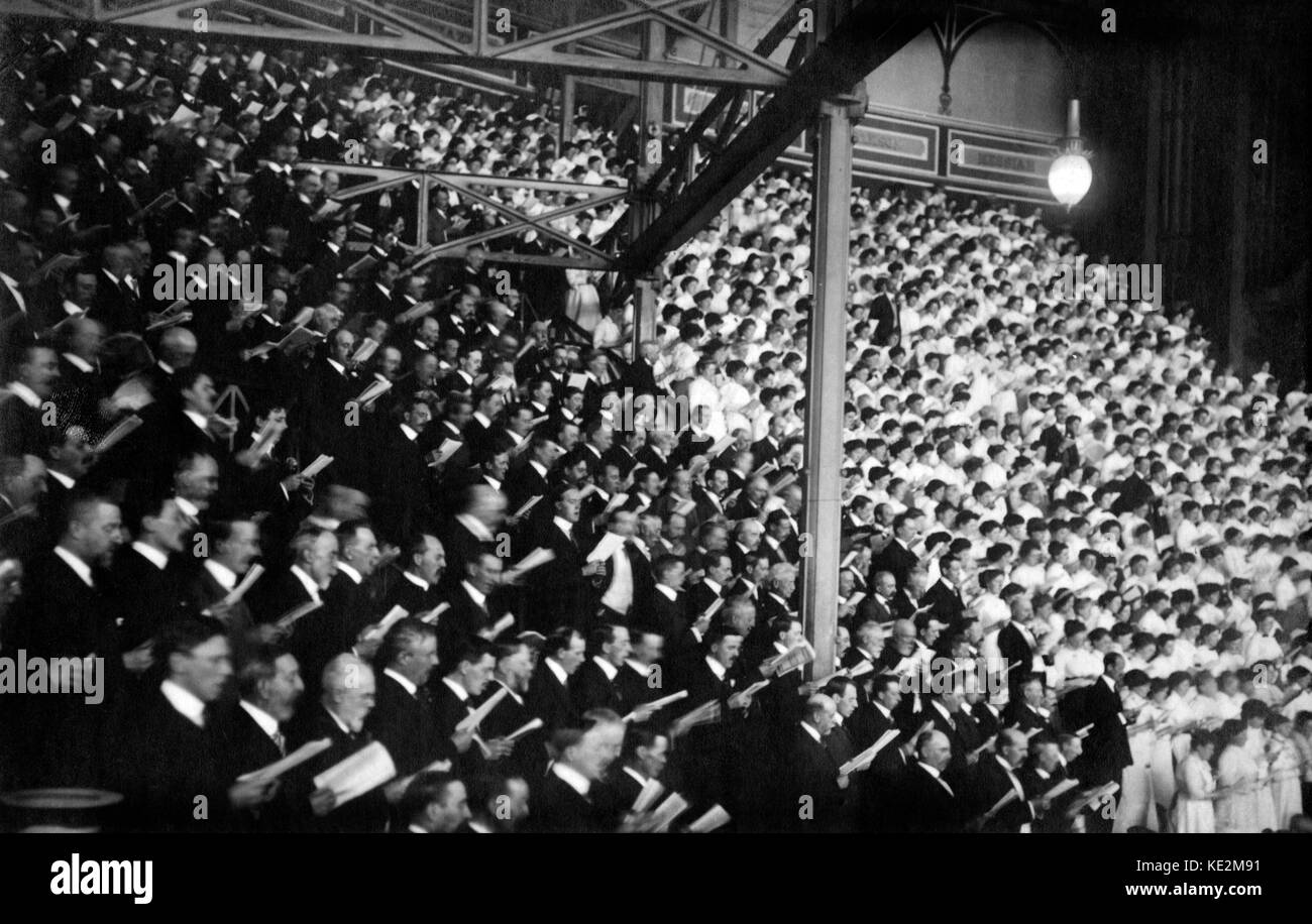 Massenchören durchführen bei Crystal Palace (evtl. Händel. Messias Leistung 1905 von F. Cowen am jährlichen Festival Konzert durchgeführt) Stockfoto