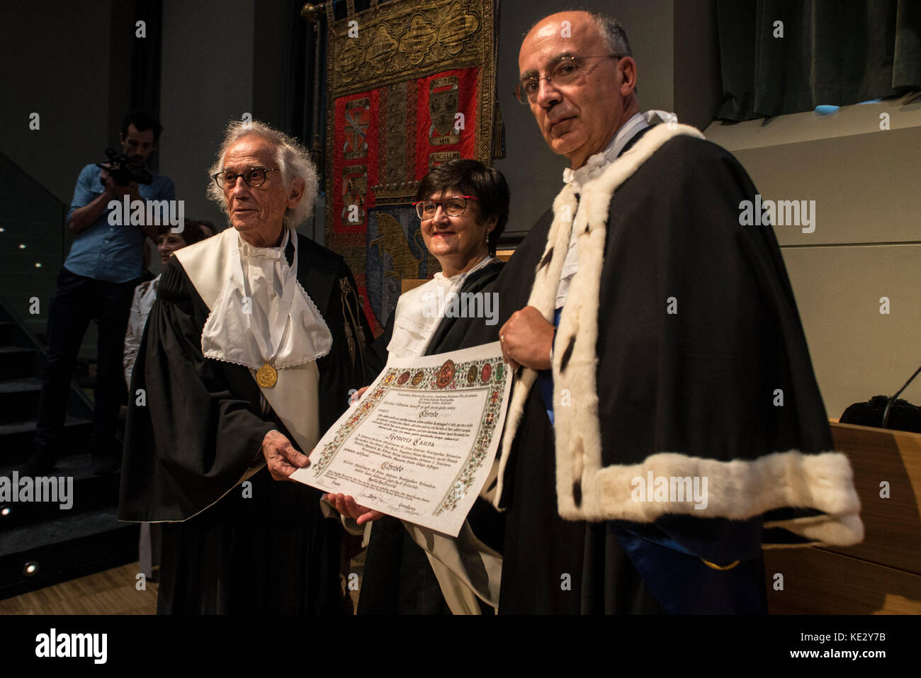 Turin, Italien-17 Oktober 2017: christo Künstler erhält die Lieferung von honris Grad von cavalerizza in Turin Stockfoto