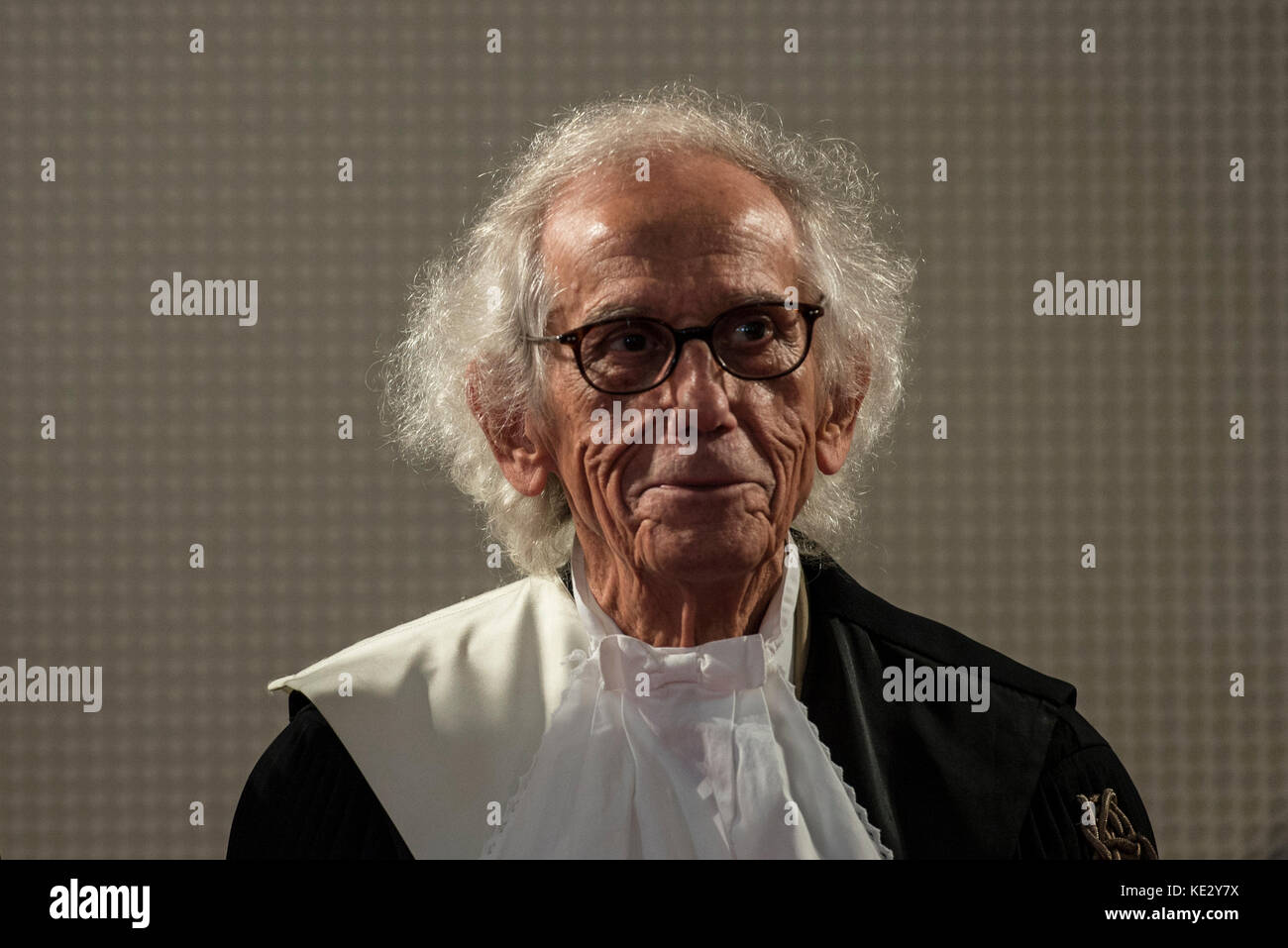 Turin, Italien-17 Oktober 2017: christo Künstler erhält die Lieferung von honris Grad von cavalerizza in Turin Stockfoto