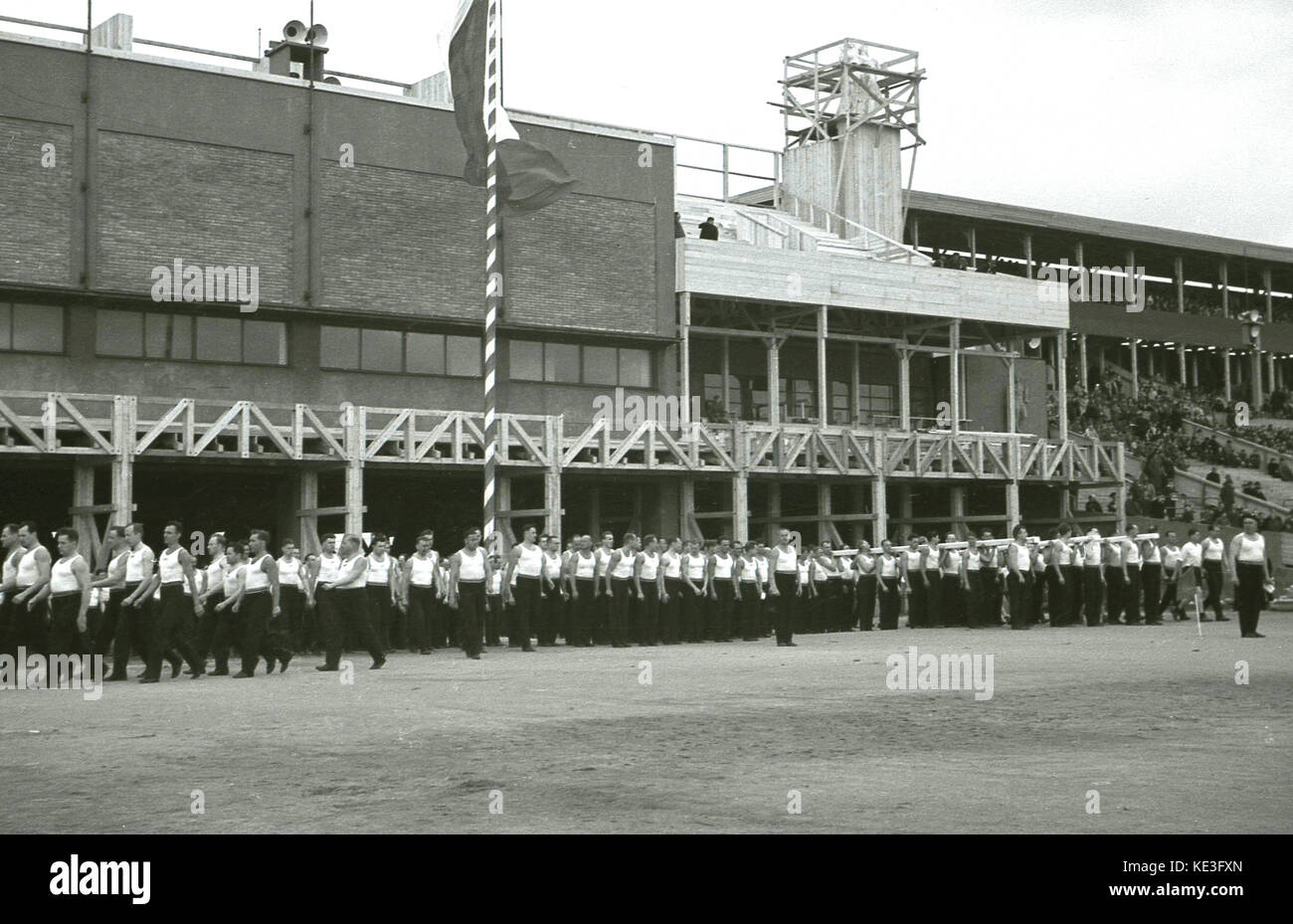 1938. Historische, Sport, männliche Teilnehmer an der massiven Stadion Strahov, Prag, Tschechoslowakei, der Teilnahme an der Internationalen Pan-Sokol Slet Festival. Stockfoto