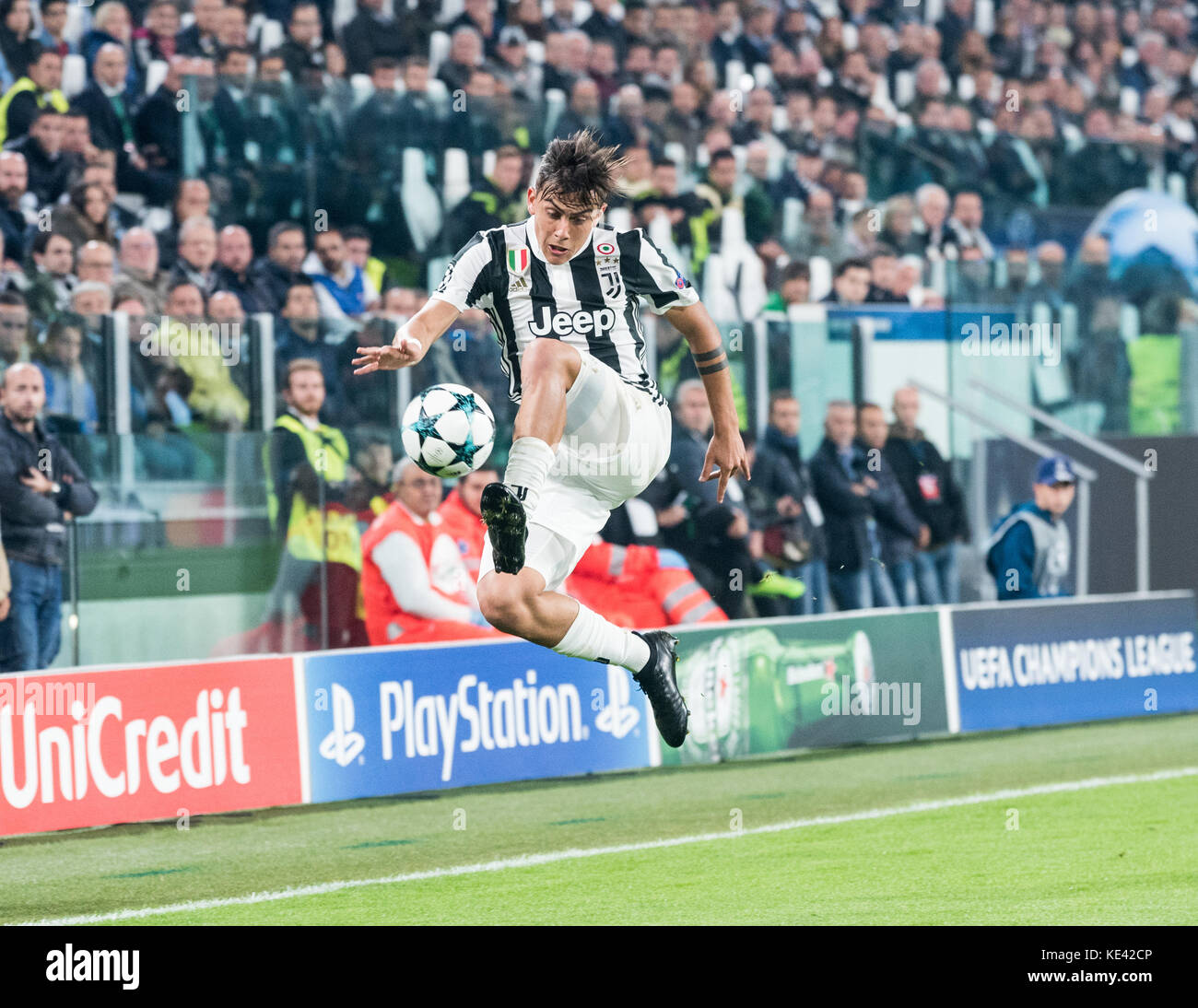 Turin, Italien. Oktober 2017. Paulo Dybala (Juventus FC) während des Champions-League-Spiels Juventus FC gegen Sporting Clube de Portugal. Juventus gewinnt 2-1 im Juventus-Stadion in Turin 18. oktober 2017 Credit: Alberto Gandolfo/Alamy Live News Stockfoto