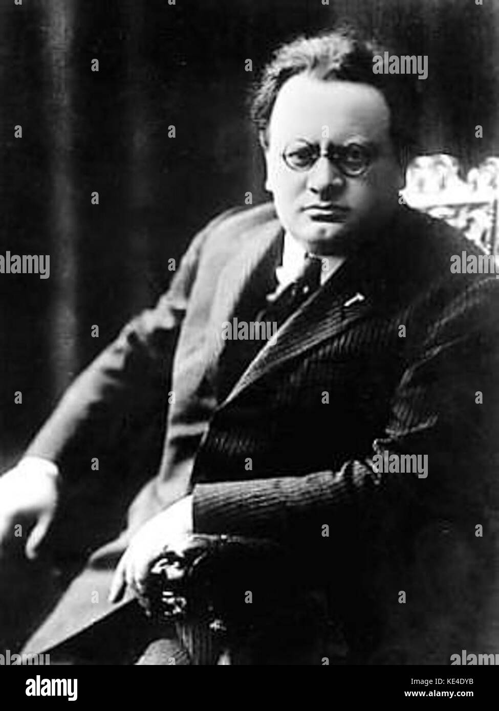 Dieses Bild von Arnaldo Mussolini, einer Schlüsselfigur des italienischen Faschismus, unterstreicht seine Rolle in der politischen Landschaft Italiens während des frühen 20. Jahrhunderts. Stockfoto