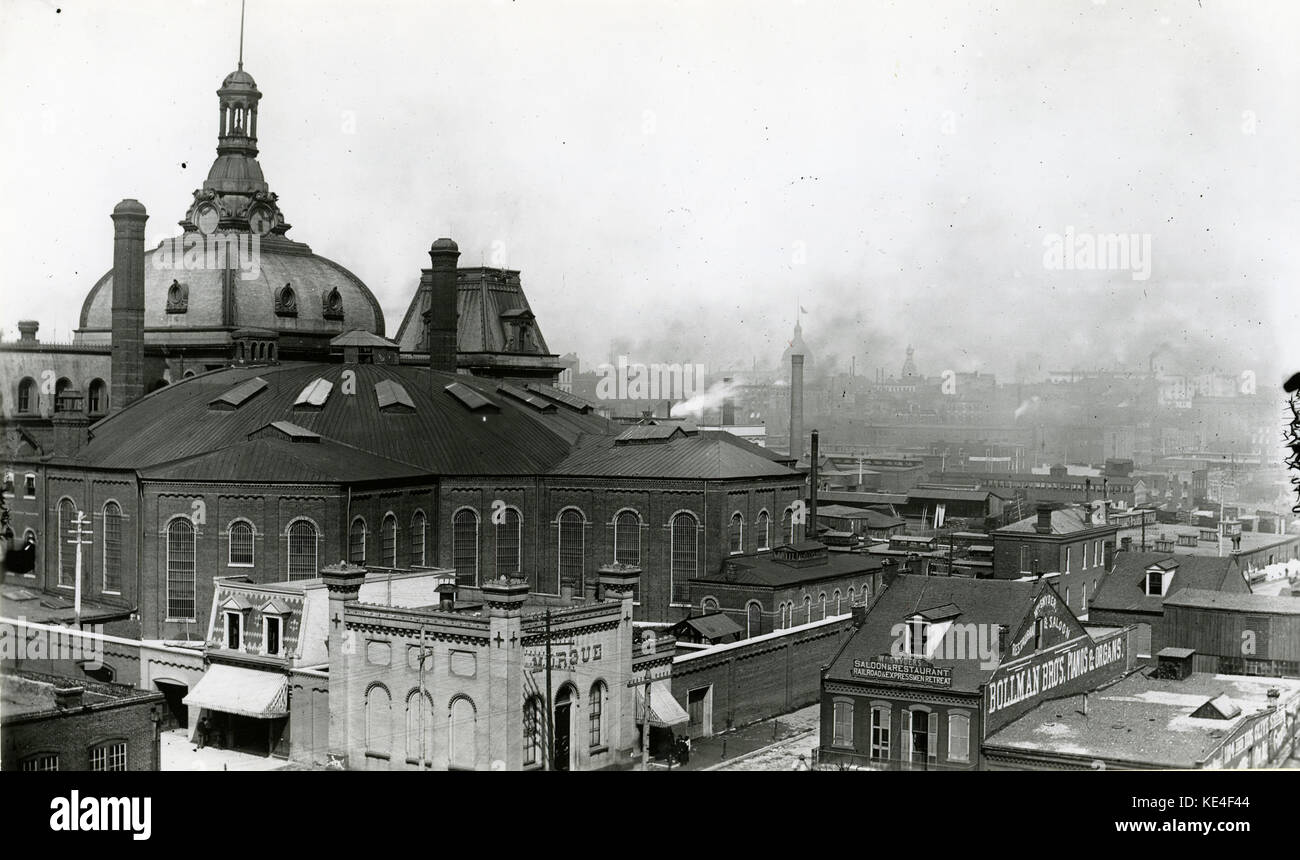 Blick nach Osten auf Spruce Street in Richtung auf die Stadt, die Leichenhalle und die vier Gerichte Gebäude vom Turm der Motor Haus Nr. 24 am 1214 Spruce Street, 9. August 1888 Stockfoto