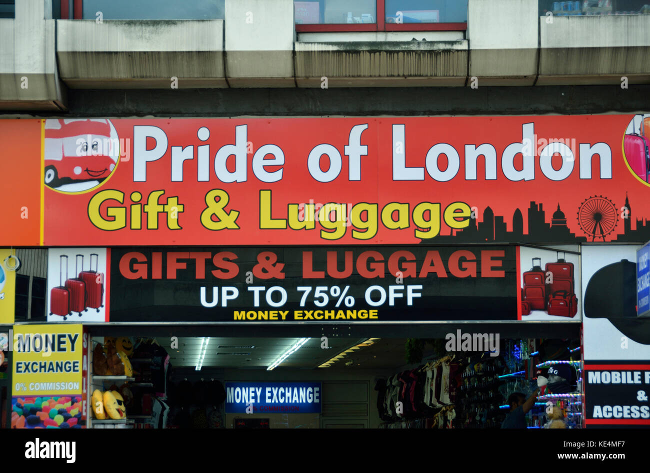 Stolz von London Souvenirshop in der Oxford Street, London, UK. Stockfoto