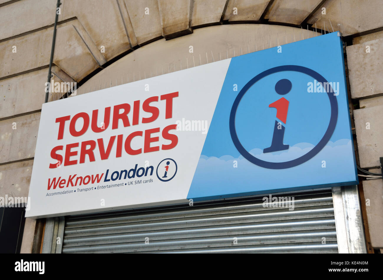 Touristische Dienstleistungen unterzeichnen, London, UK. Stockfoto