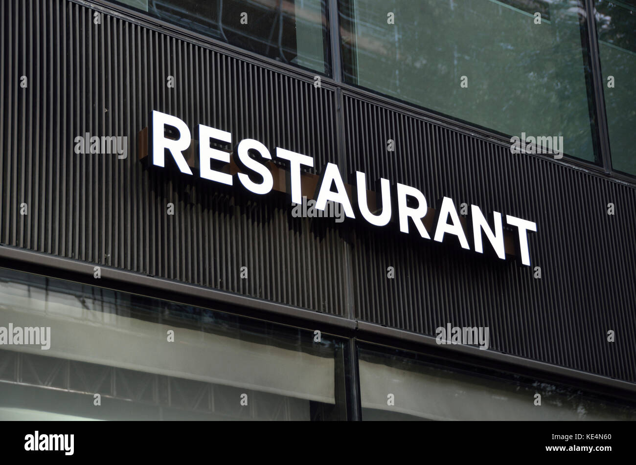 Generic 'Restaurant' Zeichen auf Außen. Stockfoto