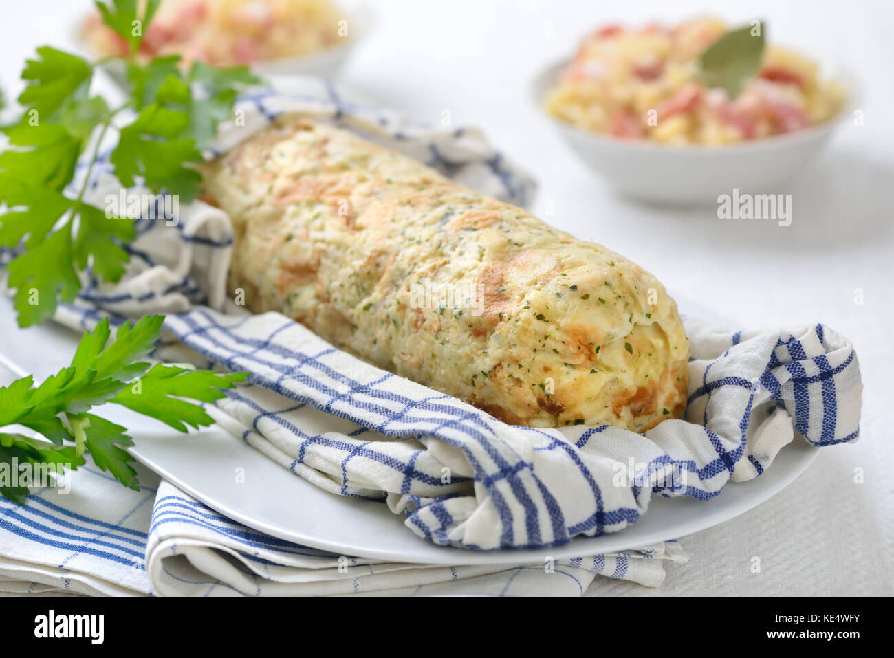 Bread dumpling -Fotos und -Bildmaterial in hoher Auflösung – Alamy