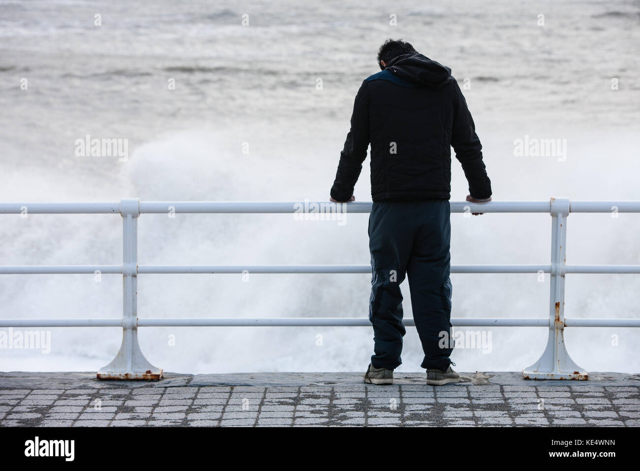 Sturm Ophelia, zerschlägt, hits, mit starken, Gale, Kraft, Winde, und riesige, Wellen, Küsten, Küste, stadt, Aberystwyth, Cardigan Bay, Ceredigion, Wales, Welsh, Großbritannien, Großbritannien, Stockfoto