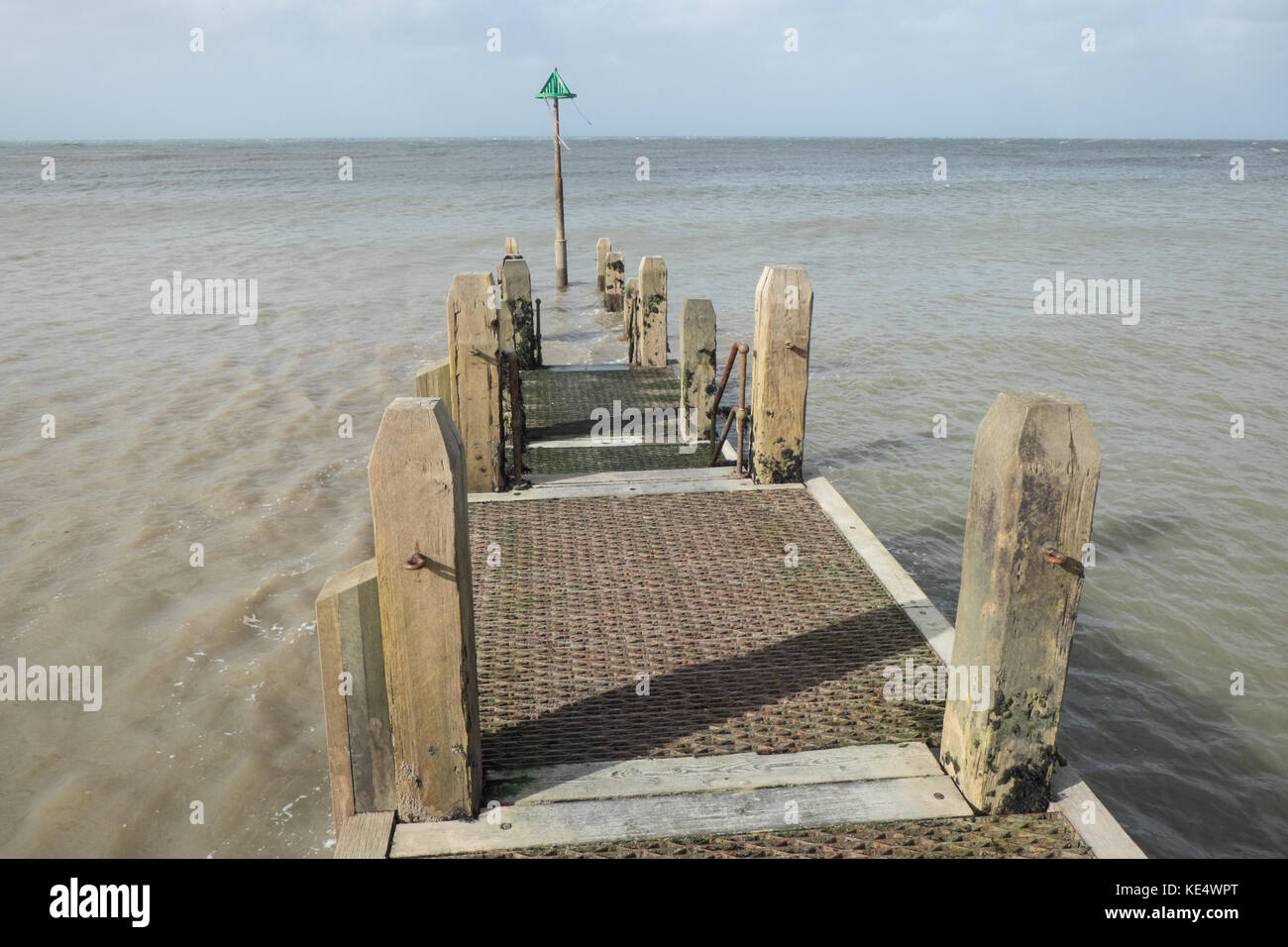 Sturm Ophelia, zerschlägt, hits, mit starken, Gale, Kraft, Winde, und riesige, Wellen, Küsten, Küste, stadt, Aberystwyth, Cardigan Bay, Ceredigion, Wales, Welsh, Großbritannien, Großbritannien, Stockfoto