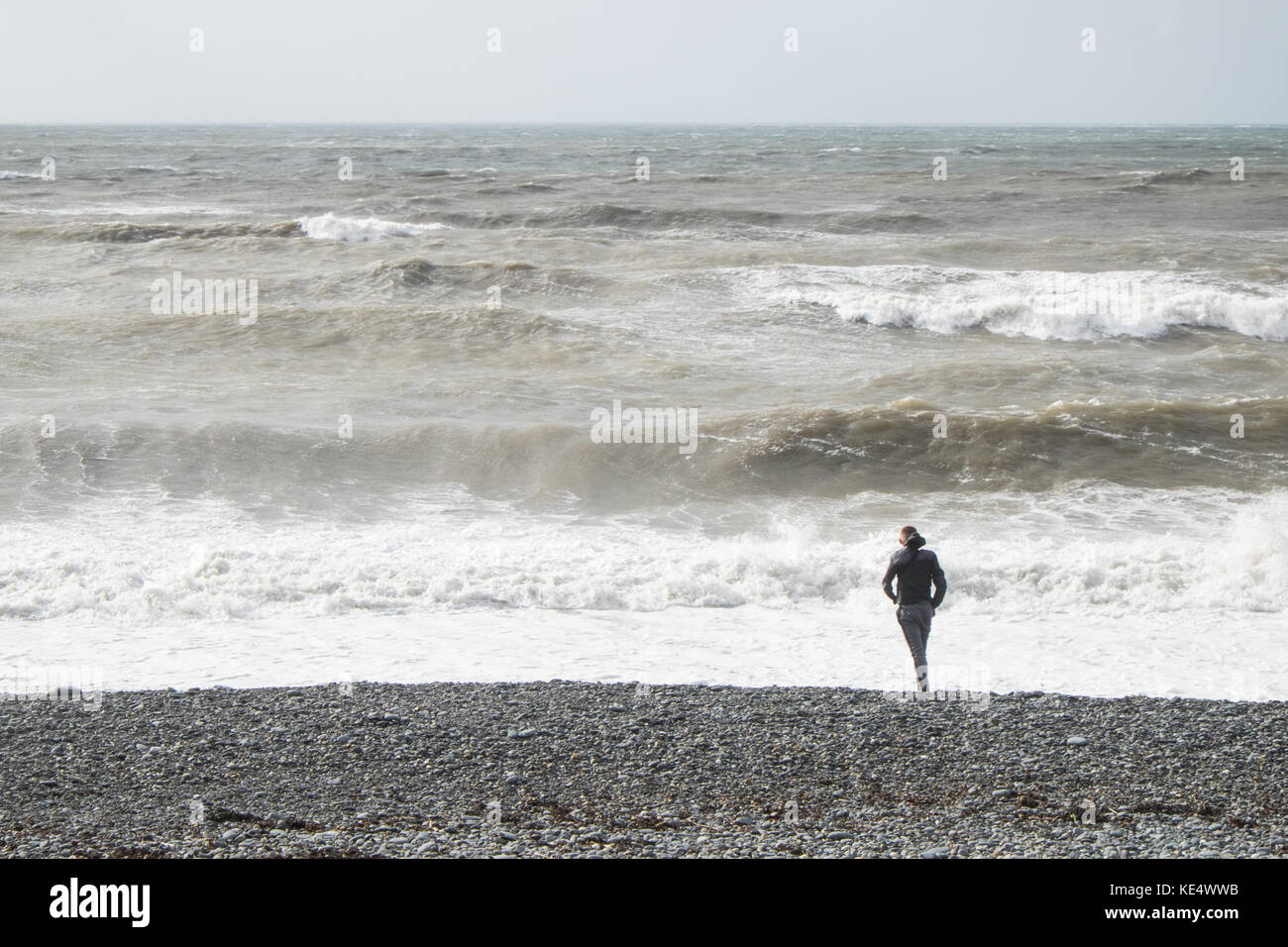 Sturm Ophelia, zerschlägt, hits, mit starken, Gale, Kraft, Winde, und riesige, Wellen, Küsten, Küste, stadt, Aberystwyth, Cardigan Bay, Ceredigion, Wales, Welsh, Großbritannien, Großbritannien, Stockfoto