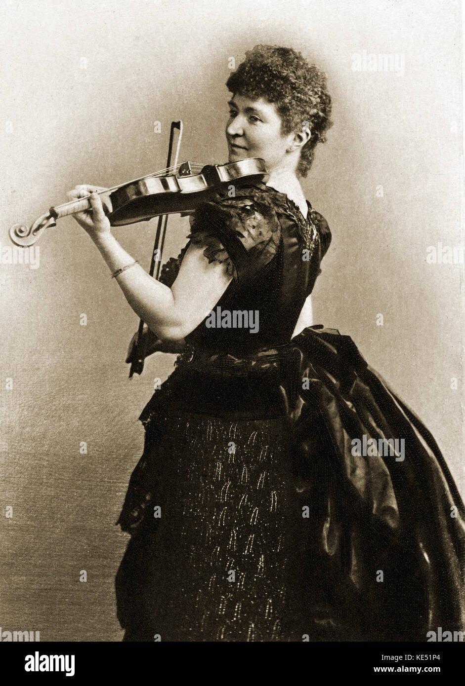 Lady Hallé Spielen der Violine (Wilma Neruda oder Norman - Neruda Mährische Geiger, 1839-1911. Zweite Frau von Charles Hallé. Von einem Foto von Elliot & Braten. Stockfoto