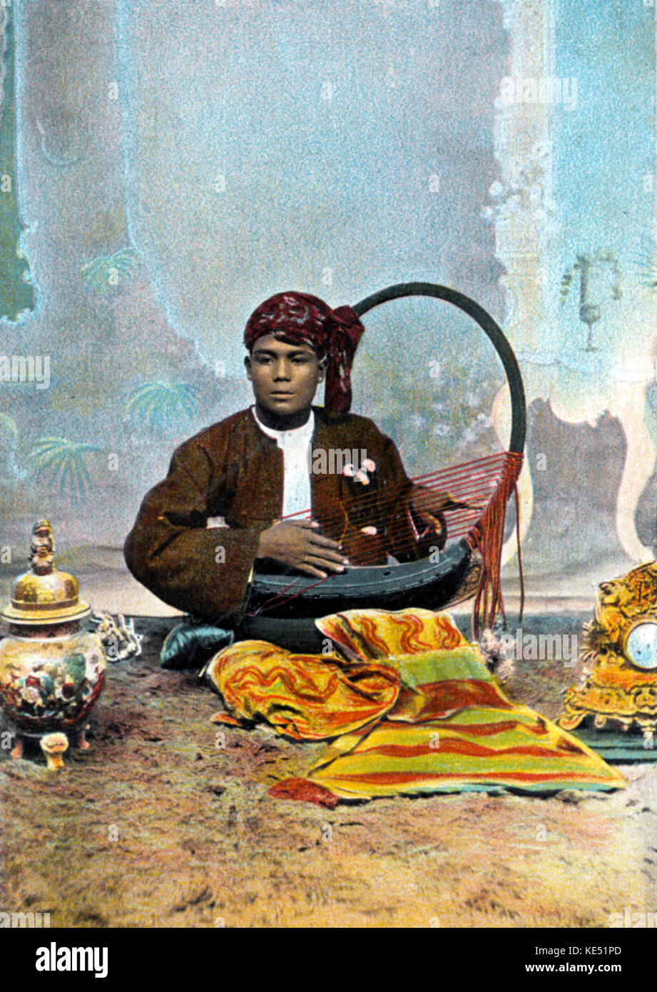 Die burmesische Harper, c. aus dem frühen 20. Jahrhundert. Stockfoto