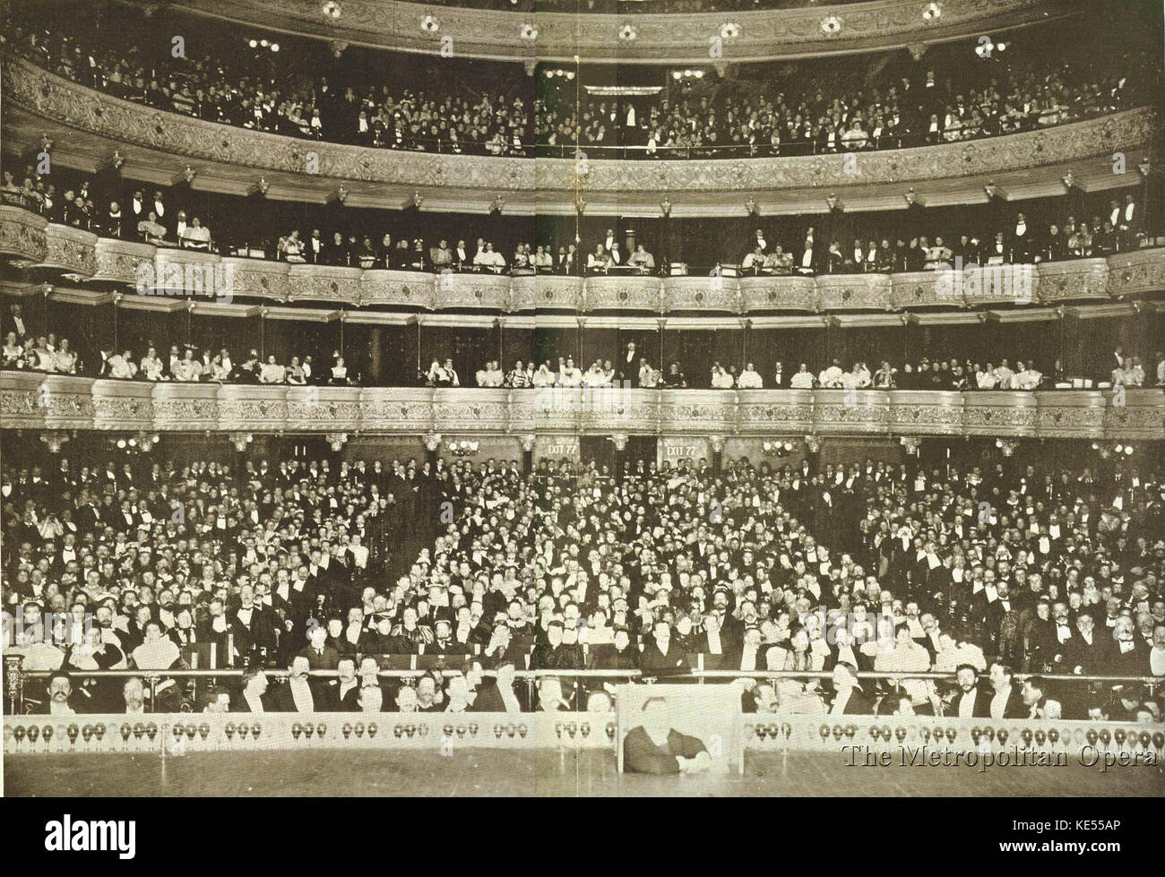 New York Metropolitan Opera House 1895-96 Publikum Stockfoto