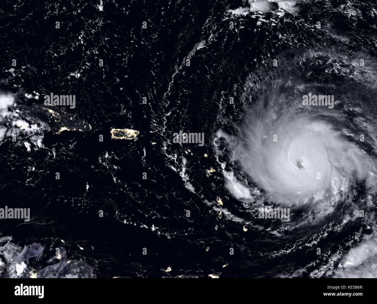 Nächtlicher Blick auf den Hurrikan Irma an den Leeward Islands. Stockfoto