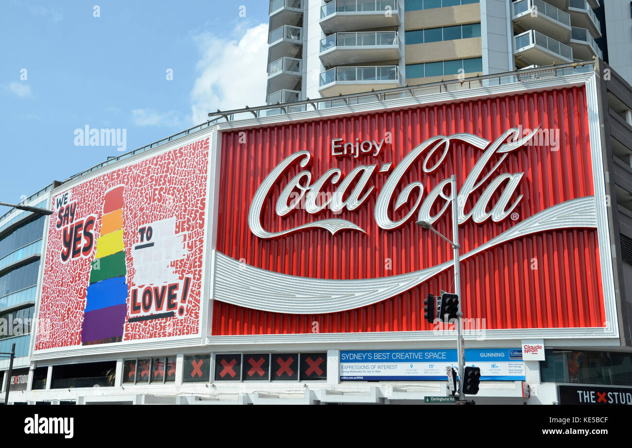 Coca cola leuchtreklame -Fotos und -Bildmaterial in hoher Auflösung – Alamy