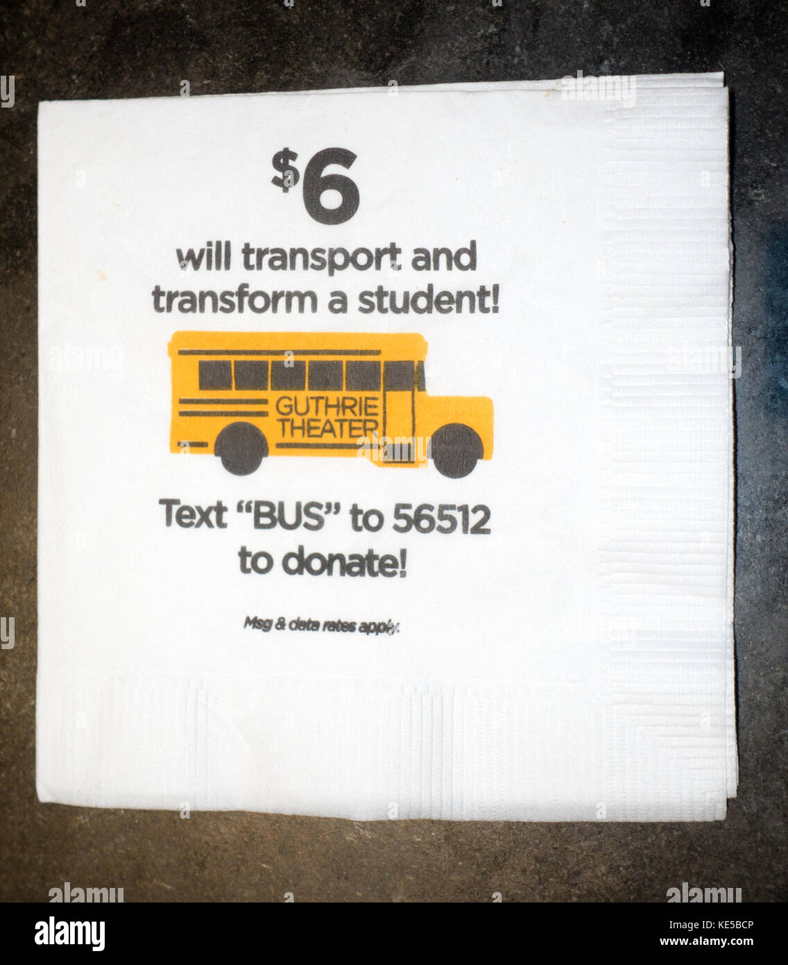 Spendenantrag für eine Serviette für $6, um einen Schüler für eine Vorstellung im Guthrie Theater zu bezahlen. Minneapolis Minnesota MN USA Stockfoto