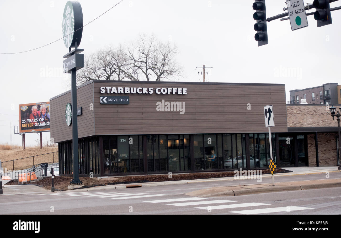 Der neue Starbucks Coffee Shop wurde gerade in unserer Nachbarschaft an Snelling und Marshall gebaut. St. Paul Minnesota, USA Stockfoto