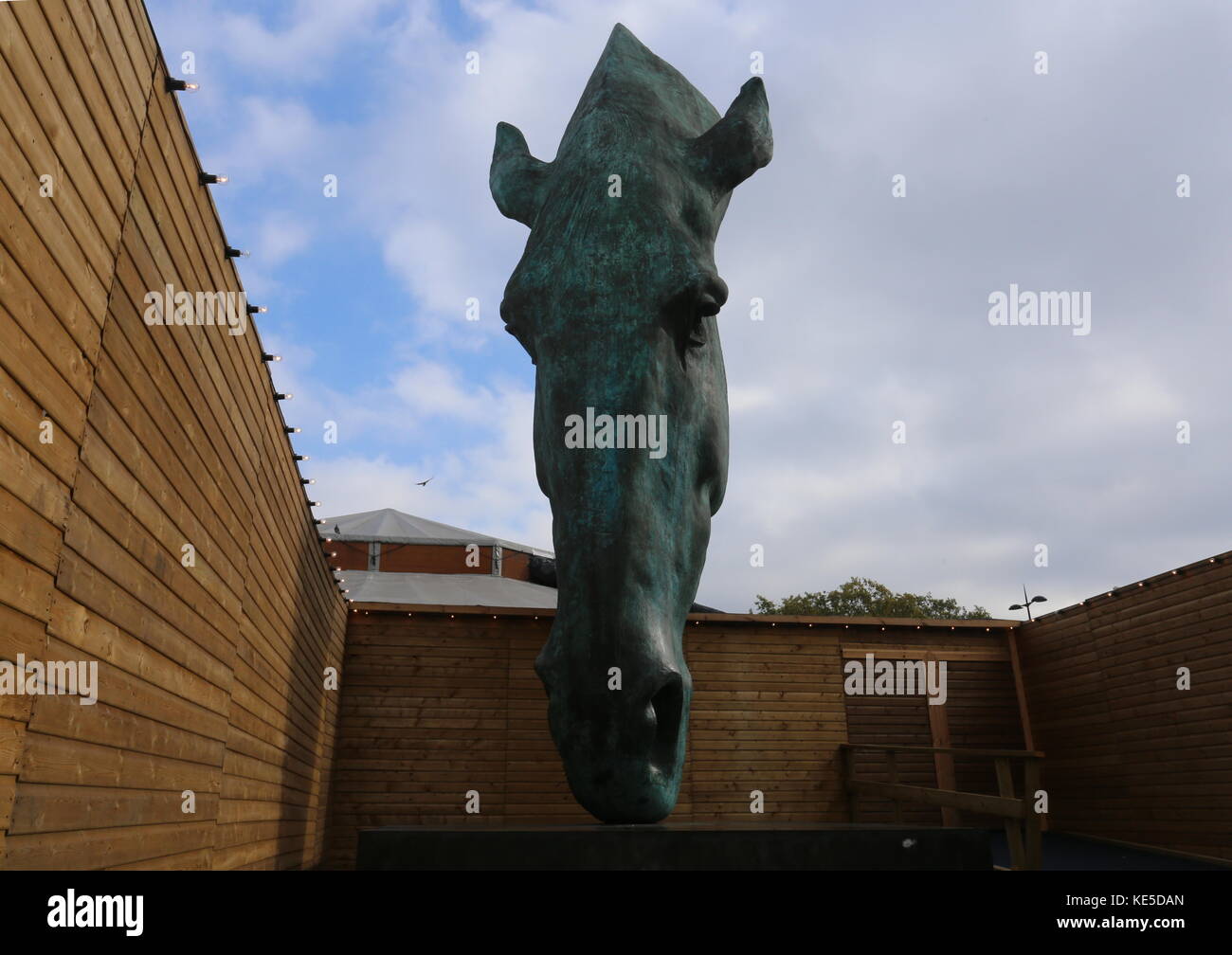 Noch Wasser von nic fiddian-green bronze Pferdekopf Skulptur Marble Arch London UK Oktober 2017 Stockfoto