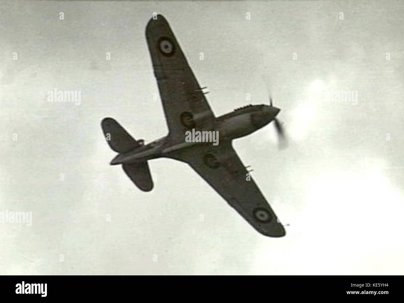 Dieser Titel bezieht sich auf das Tomahawk-Flugzeug, das wahrscheinlich auf einem Foto oder einer Illustration von 1941 dargestellt ist und das Flugzeug während des Zweiten Weltkriegs darstellt. Stockfoto