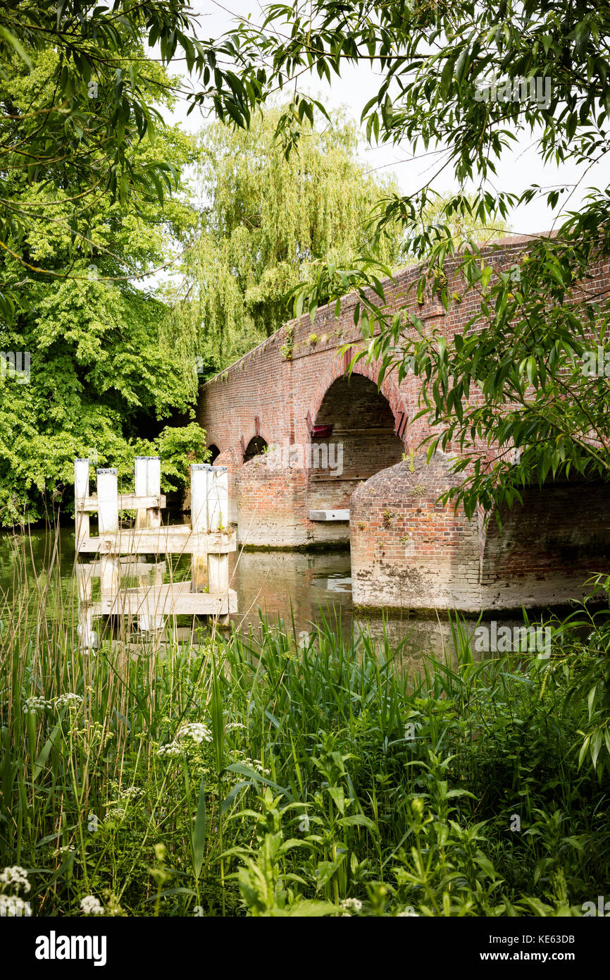 Die Themse in Sonning sperren und Brücke, entlang der Themse Weg, in der Nähe von Reading, Berkshire, Großbritannien Stockfoto