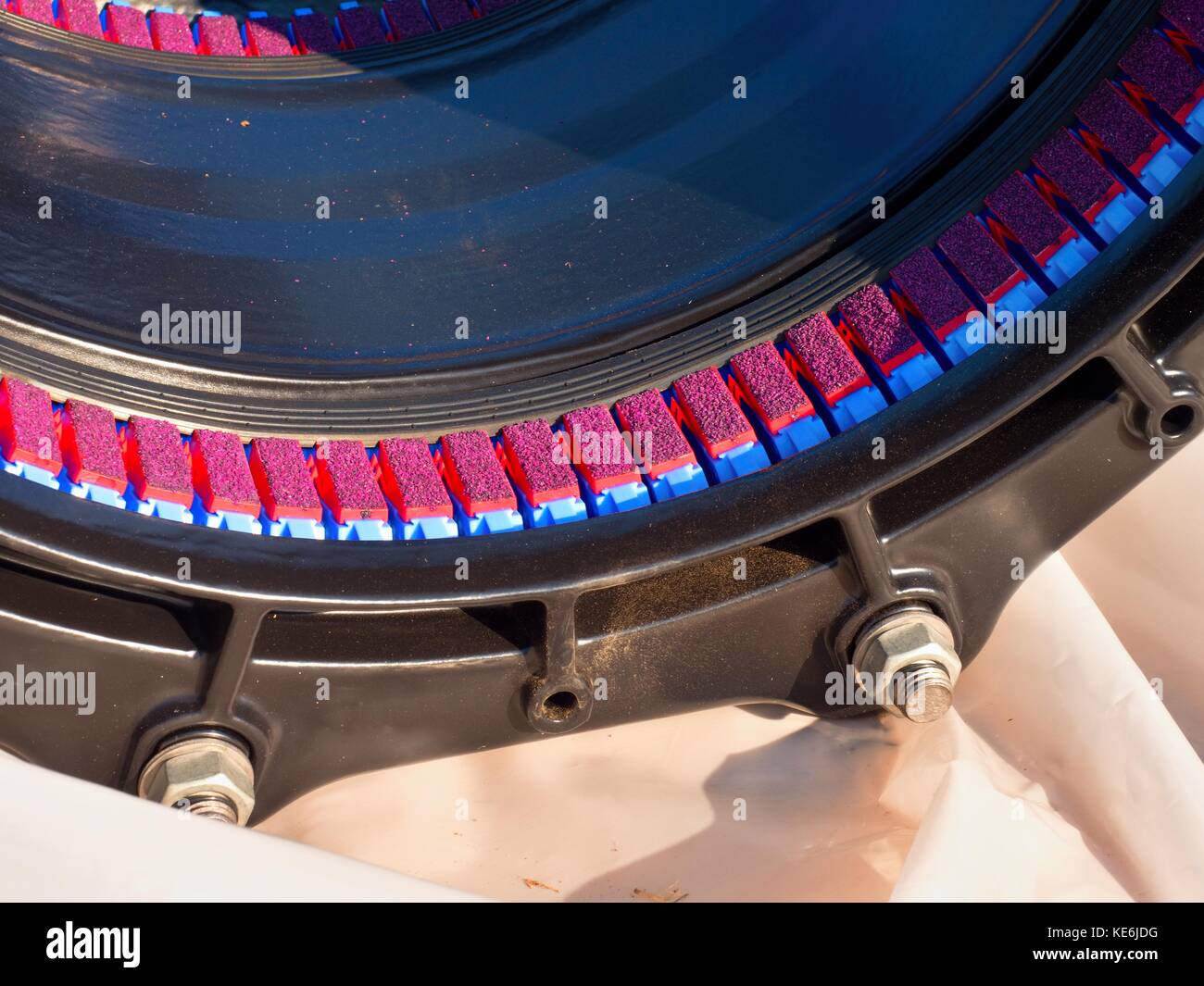 Detail der Dichtungssystem. 500 mm schwarz Dichtung flexible gemeinsame. Neue Ersatzteile für die Reparatur von Rohrleitungen in Papier abdecken. Wasser trinken Pipeline. Stockfoto