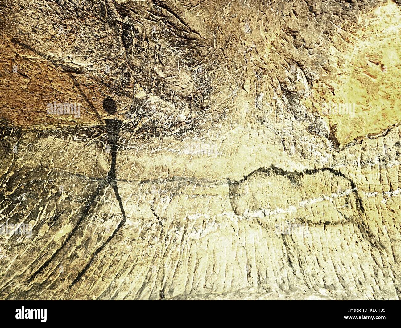 Büffel jagen. Farbe des menschlichen Jagd auf Sandstein Mauer,  prähistorische Bild. schwarzer Kohlenstoff abstrakt Kinder Kunst in der  Sandsteinhöhle. spotlight Shines Stockfotografie - Alamy