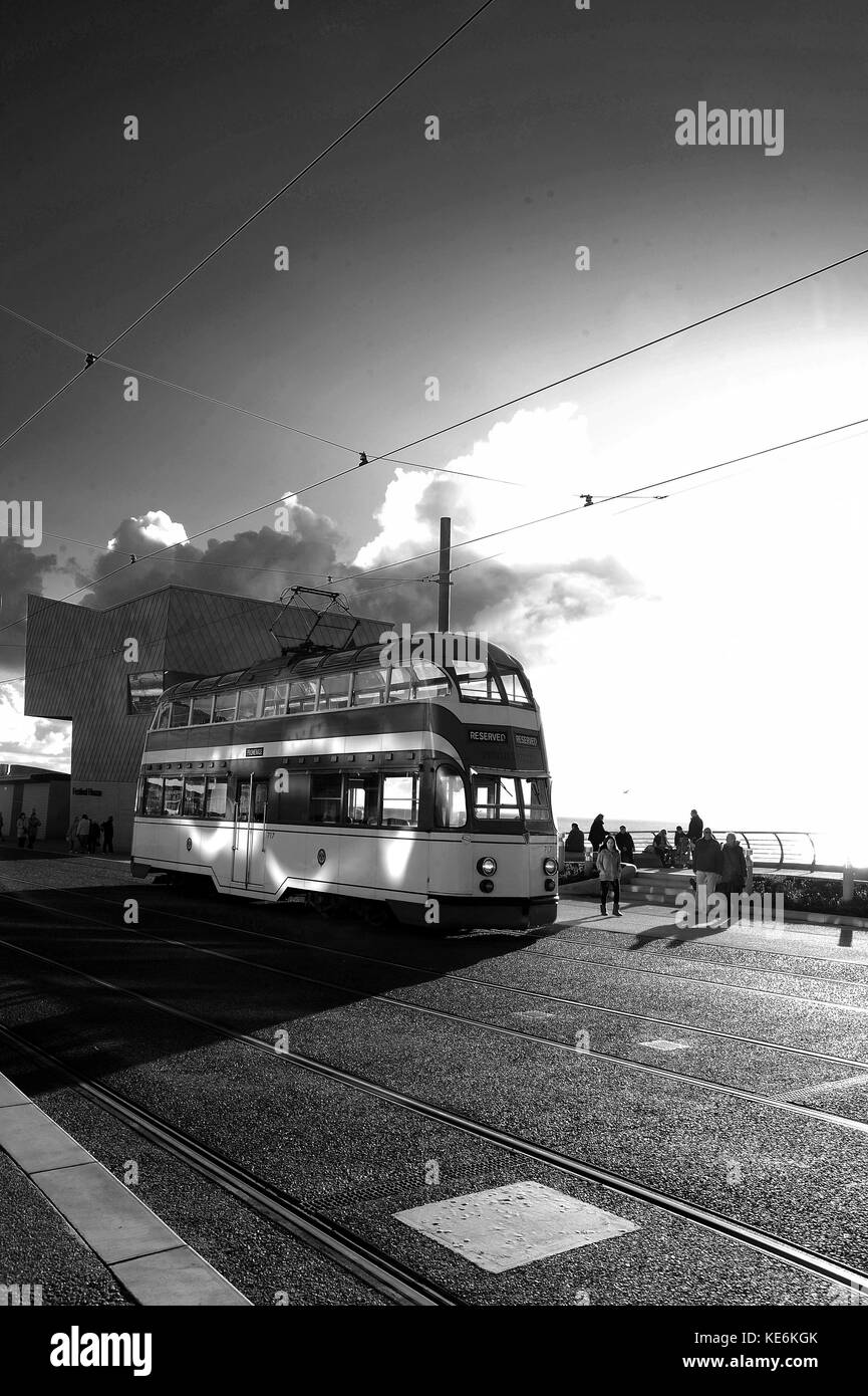 "Ballon" Tram Nr. 717 Auf der North Pier in Blackpool. Stockfoto