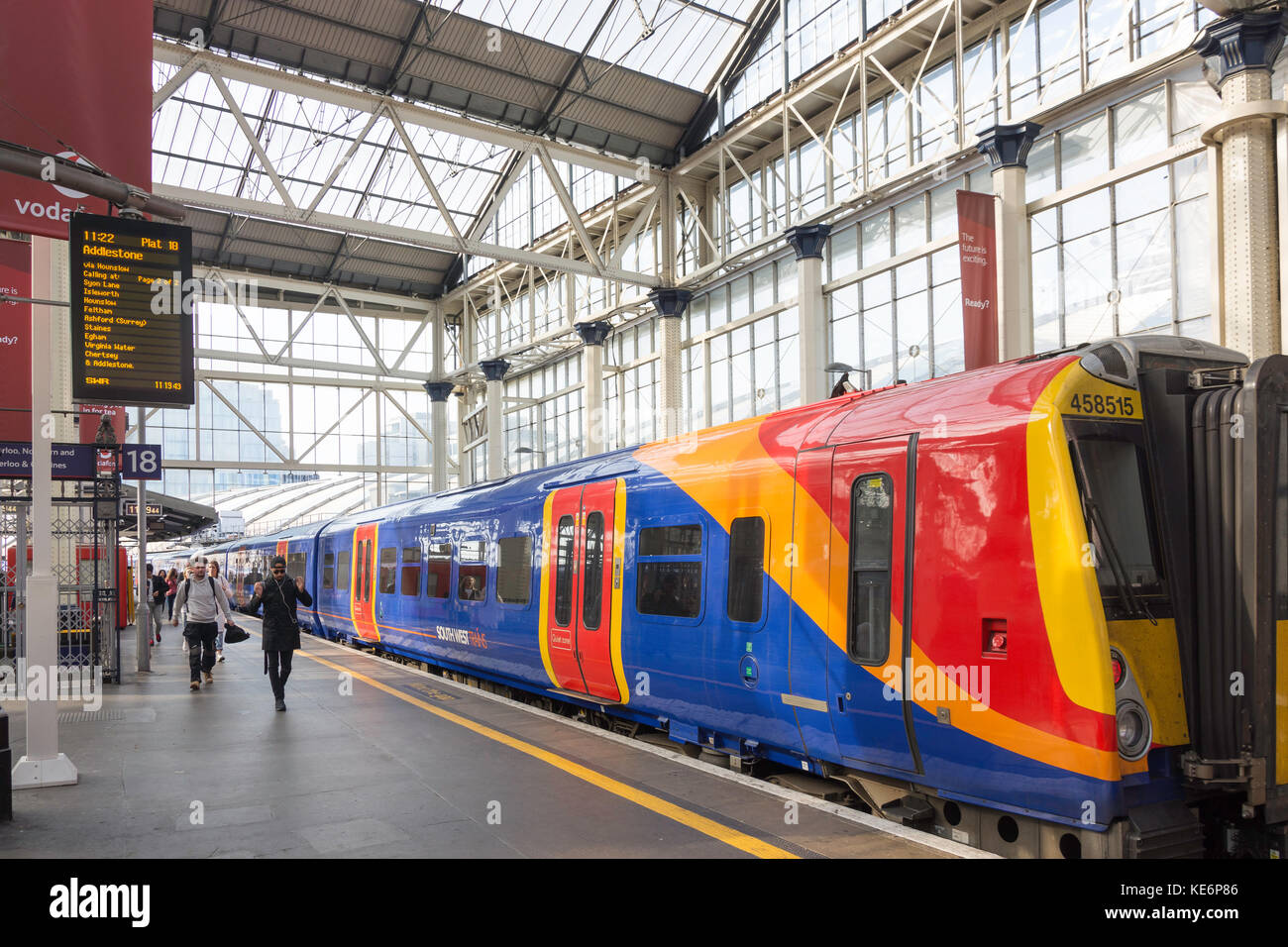 Bahnsteige im Bahnhof London Waterloo, Waterloo, London Borough von Lambeth, Greater London, England, Vereinigtes Königreich Stockfoto