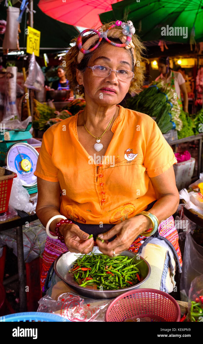 Weibliche chili Trader, Khlong Toey market, Bangkok, Thailand Stockfoto