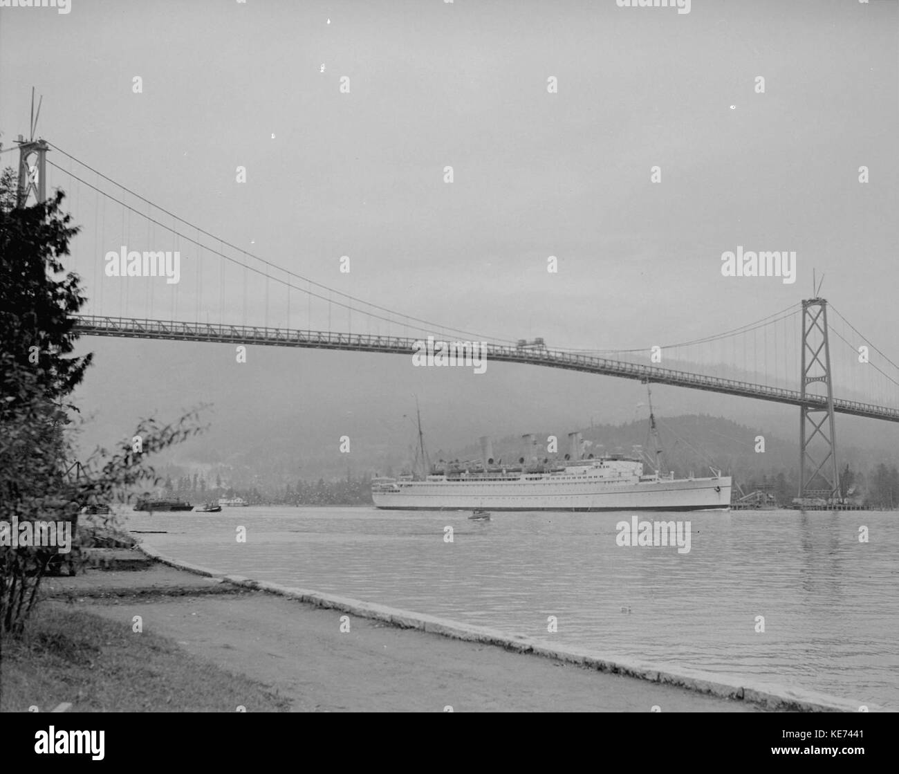 Kaiserin von Kanada unter Lions Gate Bridge Vancouver Dez 1939 Stockfoto