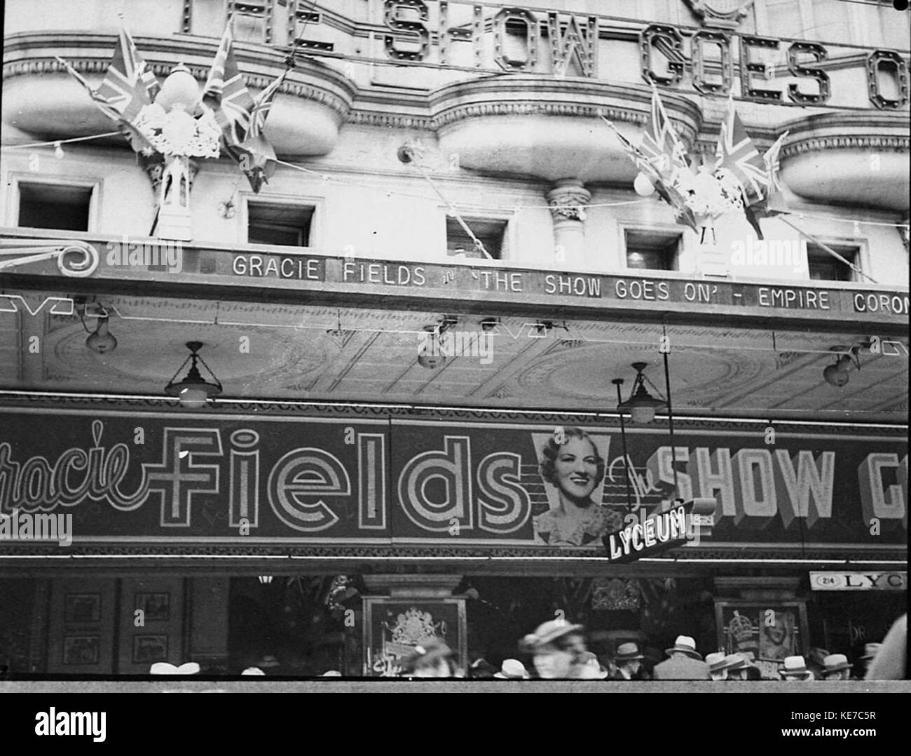 20575 Anstehen am Lyceum Theatre Gracie Felder für britische Empire Filme Stockfoto 20575 Anstehen am Lyceum Theatre Gracie Felder für britische Empire Filme Stockfoto