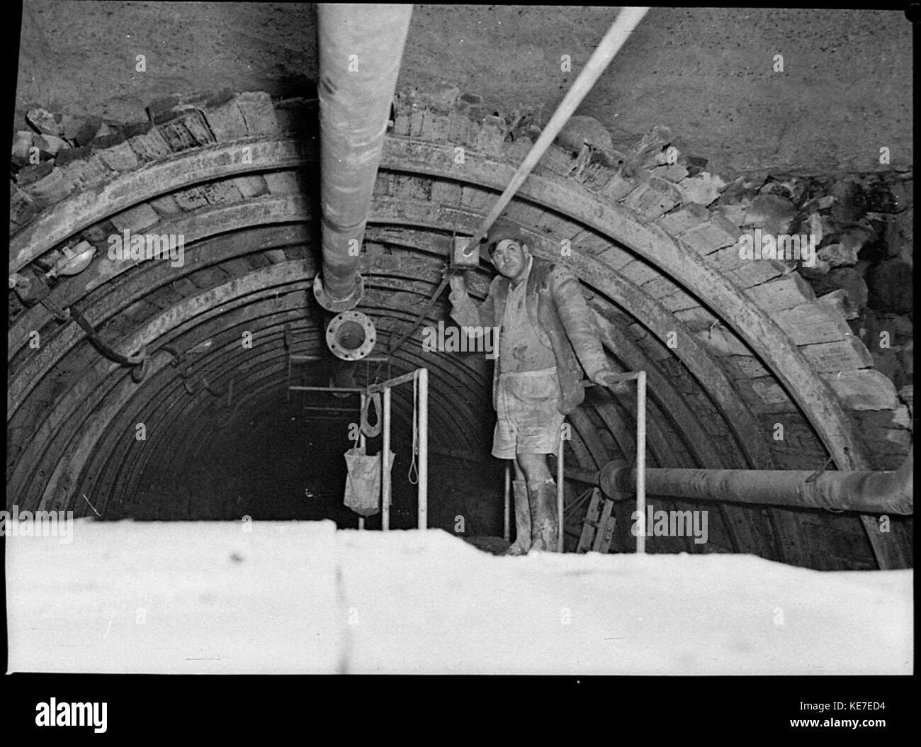 Der Duke of Gloucester wird während seines offiziellen Besuchs in Newcastle gesehen. Dieses Bild fängt einen bedeutenden Moment des königlichen Engagements mit der lokalen Gemeinde ein und spiegelt die öffentlichen Bemühungen der königlichen Familie wider. Stockfoto