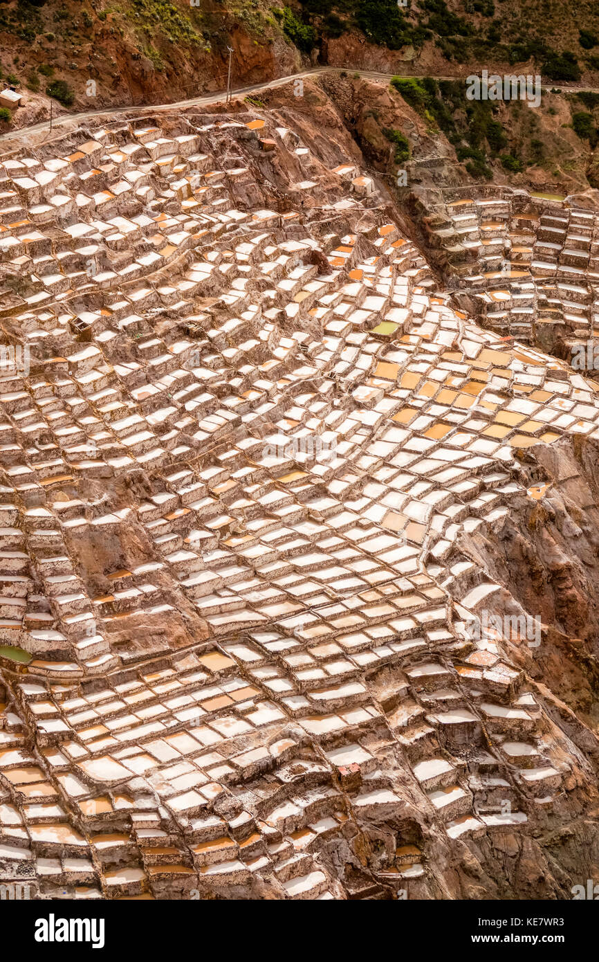 Maras Salt Flats, das Heilige Tal; Provinz Cuzco, Peru Stockfoto