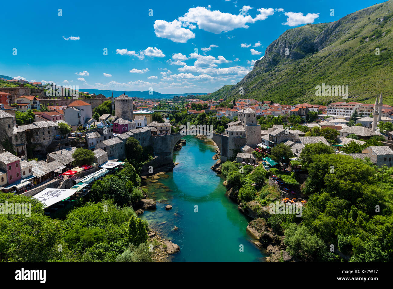 Brücke von Mostar gesehen von der Oberseite der Moschee, Mostar, Bosnien und Herzegowina Stockfoto