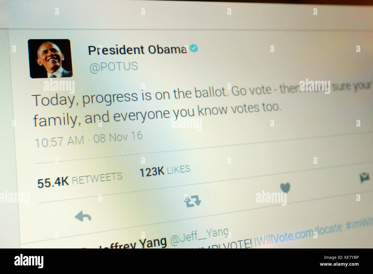 Obama's Twitter Seite auf einem Tablet gesehen Stockfoto