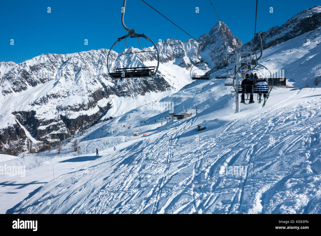 Ein Sessellift auf einen Ski Resort, Aiguille Ges Grands Montets, Chamonix, Frankreich Stockfoto