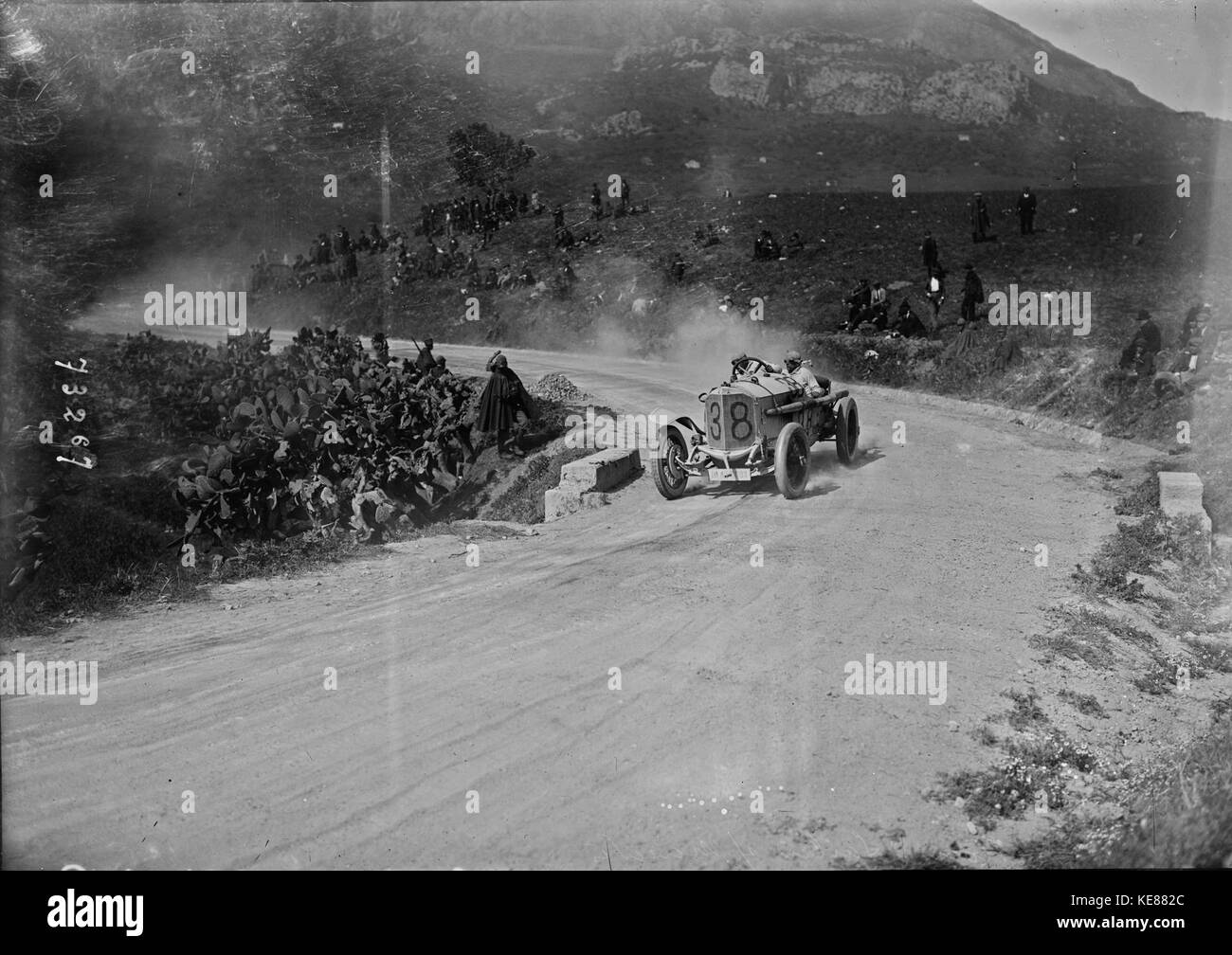 Max Sailer in seinem Mercedes an der Targa Florio 1922 Stockfoto
