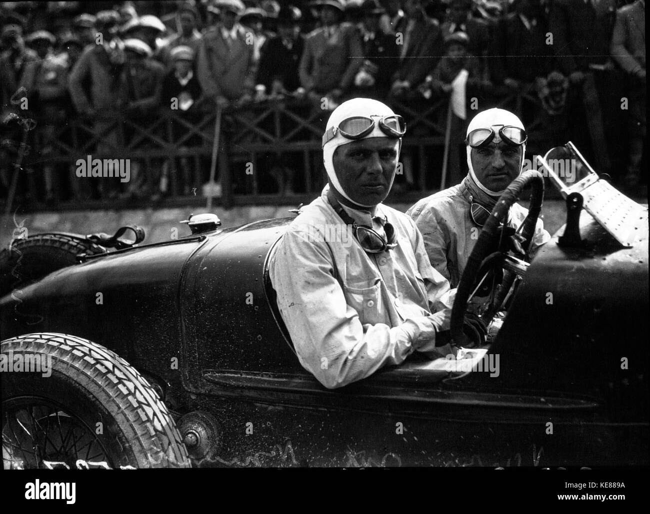 Achille Varzi in seinem Alfa Romeo an der 1930 Targa Florio (4) Stockfoto
