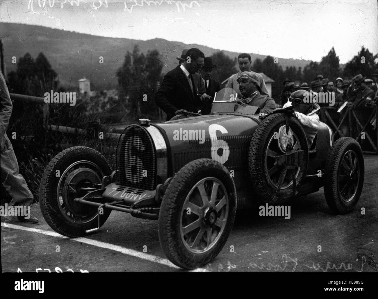 Louis Chiron in seinem Bugatti an der Targa Florio 1930 Stockfoto