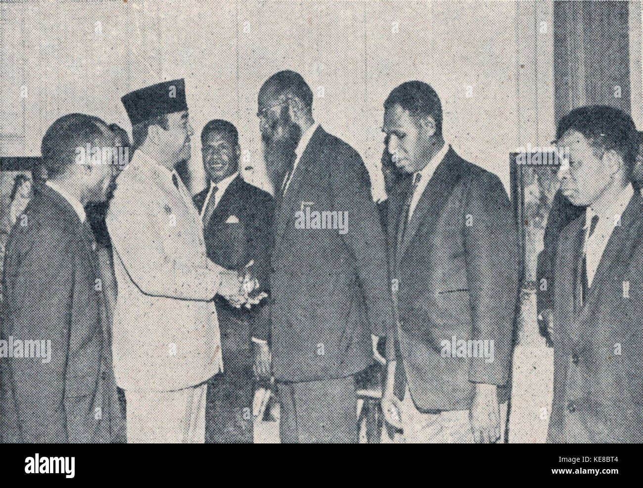 Sukarno mit Papua Führer (1963), Bung Karno Penjambung Lidah Rakjat 244 Stockfoto