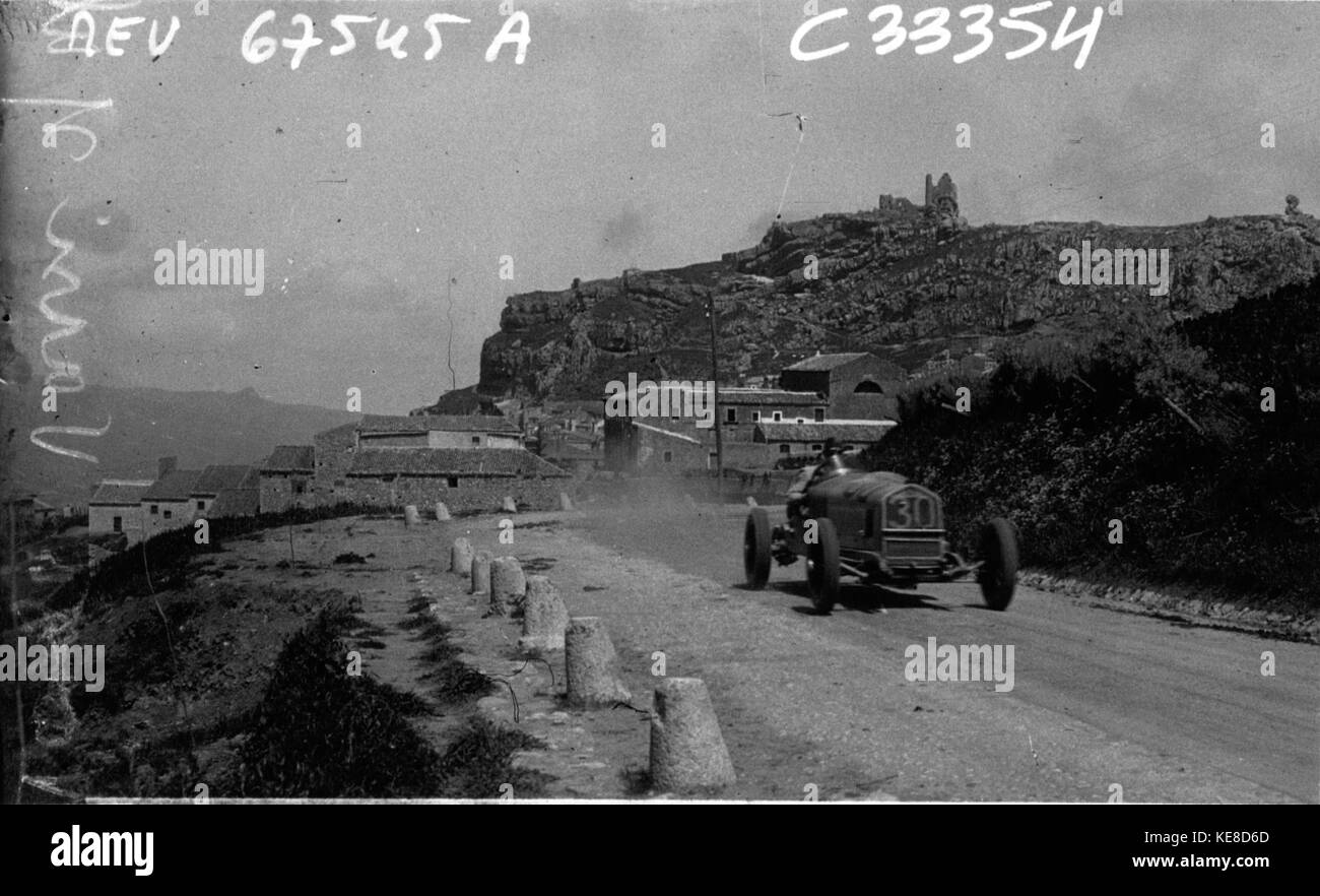 Achille Varzi in seinem Alfa Romeo 6C 1750 Super Sport an der Targa Florio 1929 Stockfoto