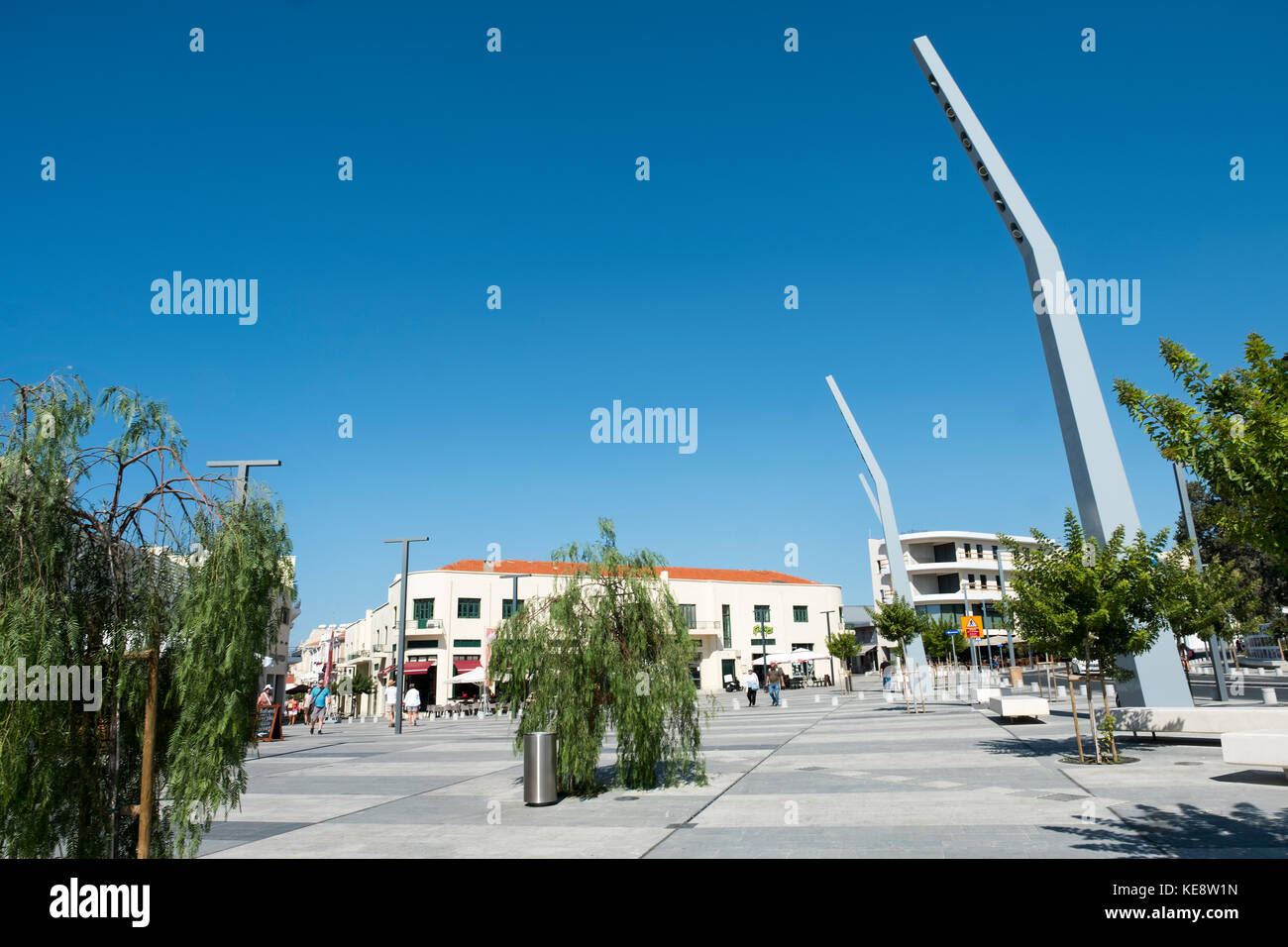 Das aktualisierte Kennedy Platz in Paphos Altstadt mit Pafos Europäische Stadt der Kultur 2017 feiern zusammen. Stockfoto