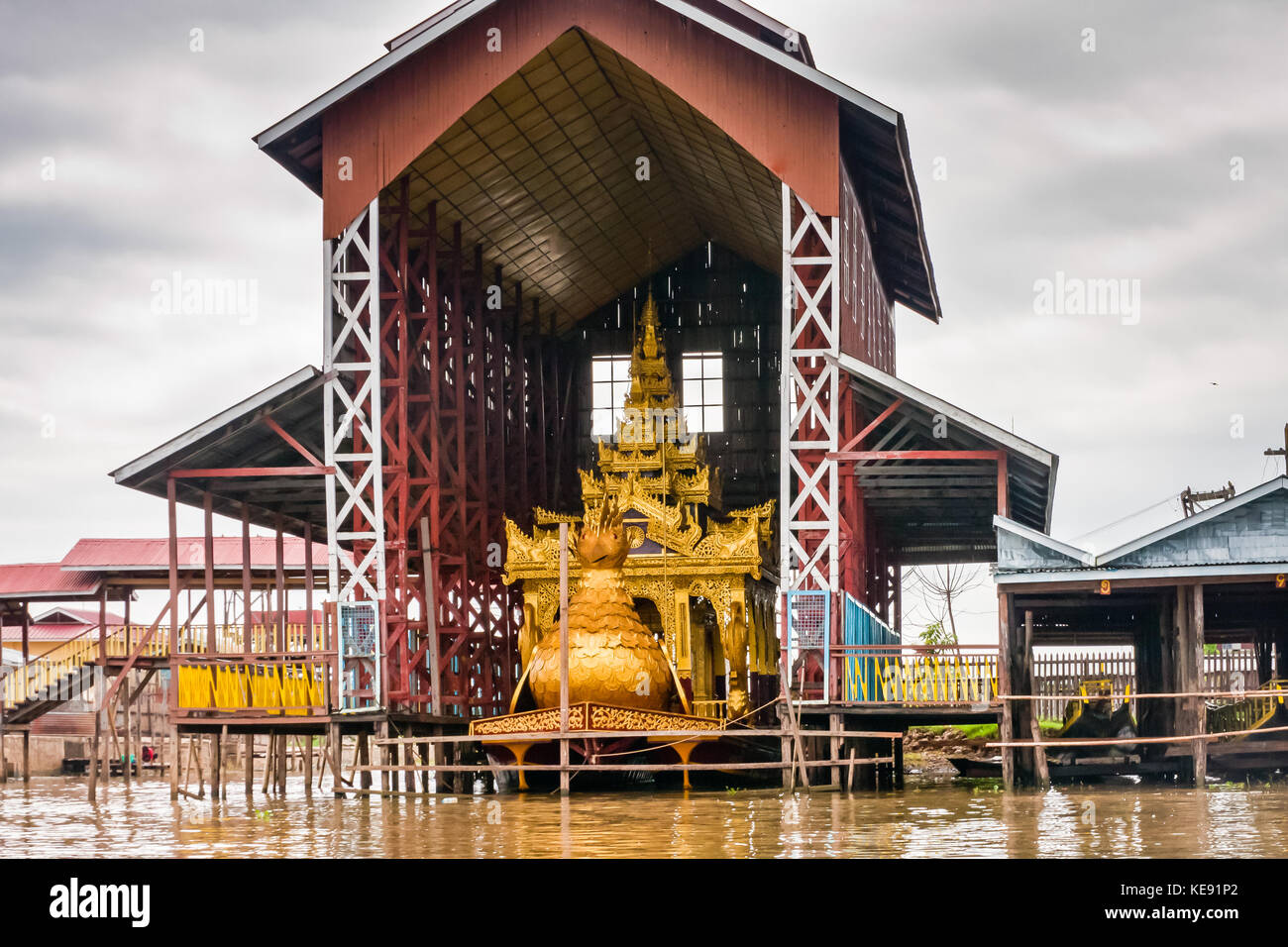 Die königliche Barke des Hpaung Daw U Pagode, Inle Lake, Myanmar Stockfoto