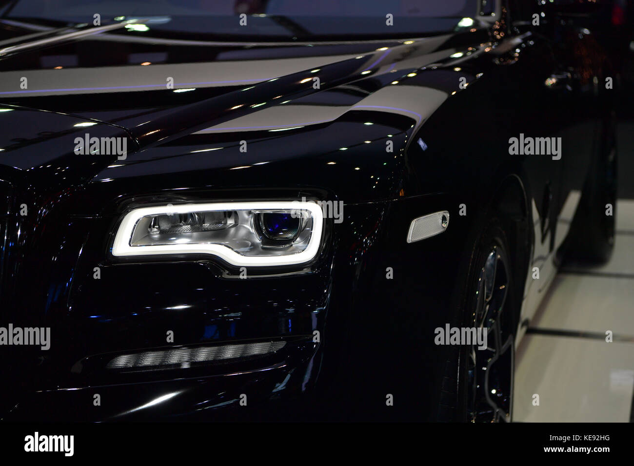 NONTHABURI - MÄRZ 28: Scheinwerfer des Rolls-Royce Red Wraith Autos auf der 38. Bangkok International Thailand Motor Show 2017 am 28. März 2017 Stockfoto
