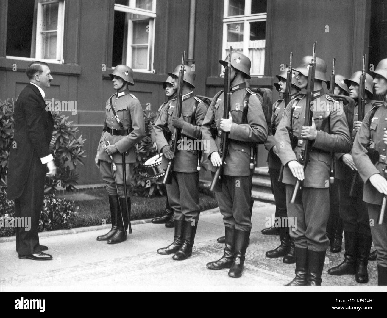 Adolf hitler 1934 como el reichskanzler -Fotos und -Bildmaterial in