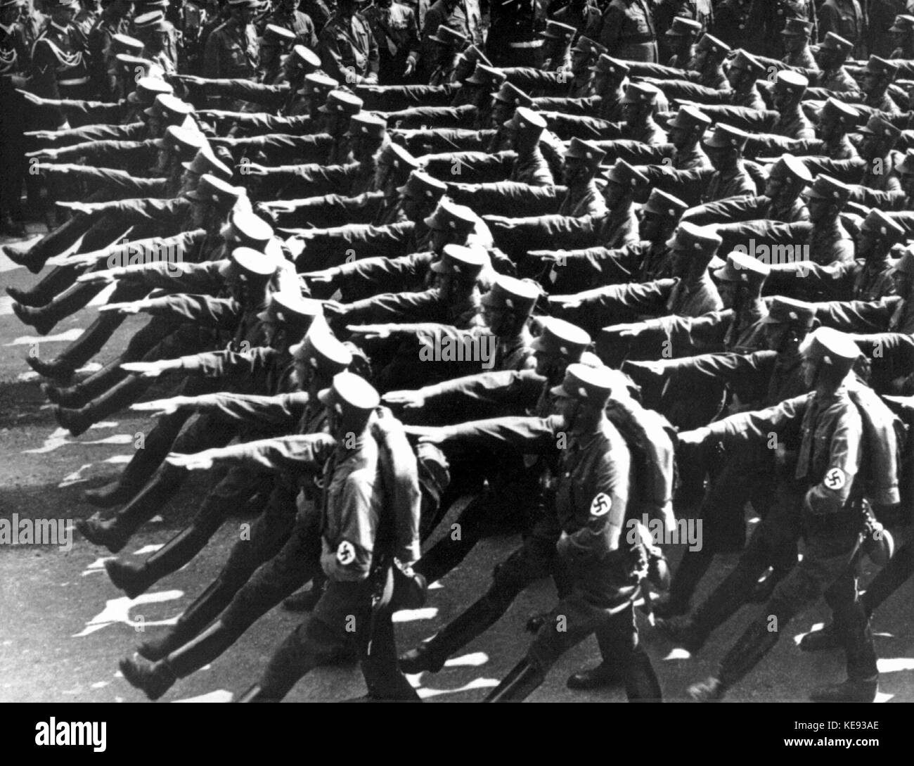 Reichsparteitag der NSDAP in Nürnberg im Jahr 1938. Die Mitglieder der Sa in Reih und Glied auf dem Adolf hitlerplatz marschierten - | Verwendung weltweit Stockfoto